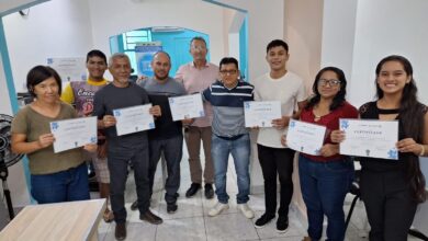 Alunos com certificado. Foto: Divulgação
